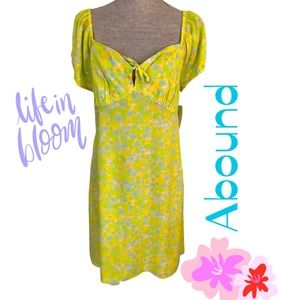 Abound 🌸 Darling babydoll dress👗 Bright muted floral print.  SZ:XL